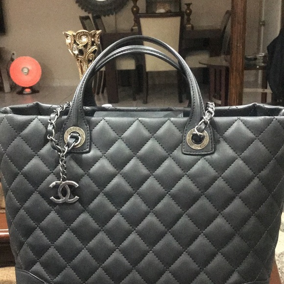 CHANEL Handbags - *HOST PICK* AUTH Chanel Calf Top Handle Tote Bag